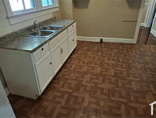 1110 Tyler St — Photo 5