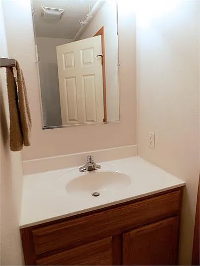 204 Locust St — Photo 17