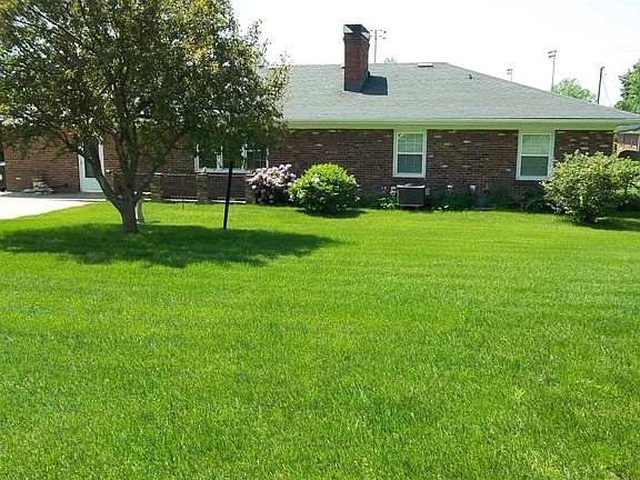 3rd image of 124 Hagan Ct