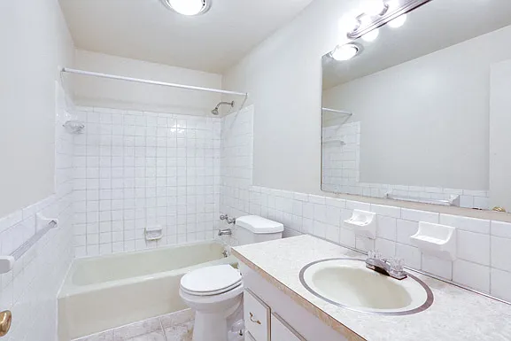 Townhouse - Full Bathroom