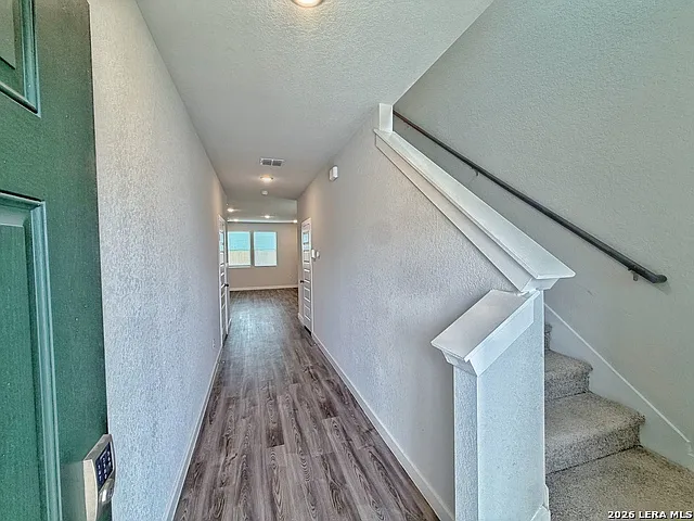 4 bed, 2.5 bath, 1899 sqft, $2,050 — Photo 4