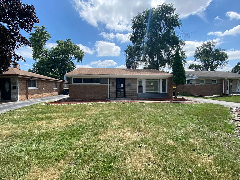 17241 Lorenz Ave — Photo 4