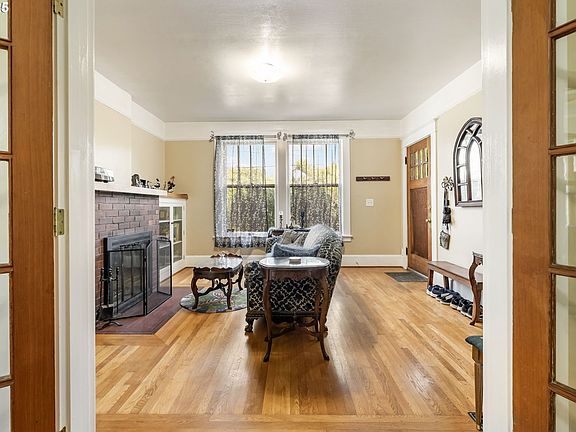 3rd image of 3035 SE 9th Ave