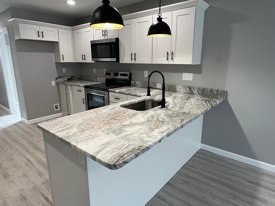 2nd image of 824 Belmont Ave