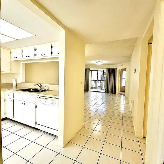 15075 Parkside Dr #102 — Photo 5