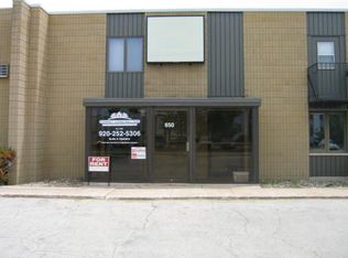 650 N Hickory Farm Ln, Appleton, WI 54914