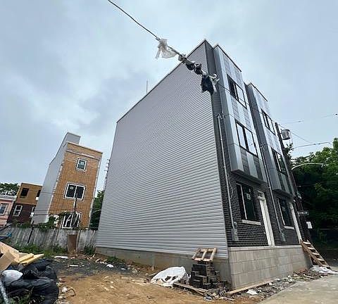4th image of 3023 Weikel St