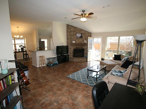 3rd image of 1312 Gardenia Dr
