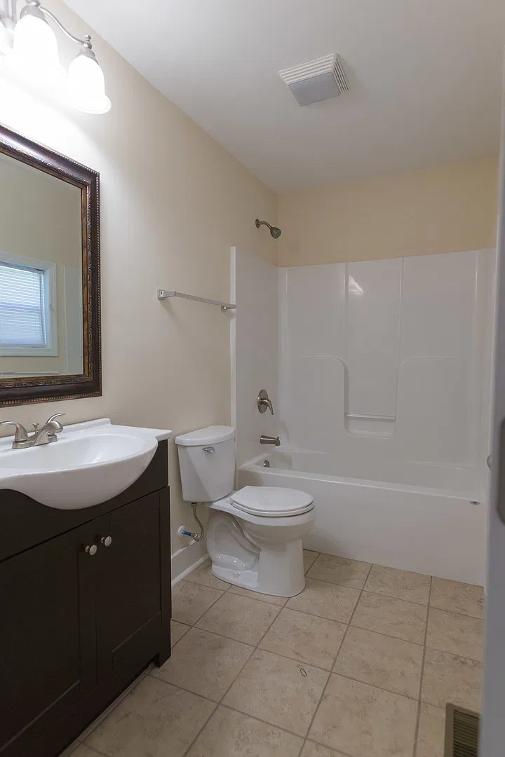 4 BR 4 BA in Normaltown! — Photo 3