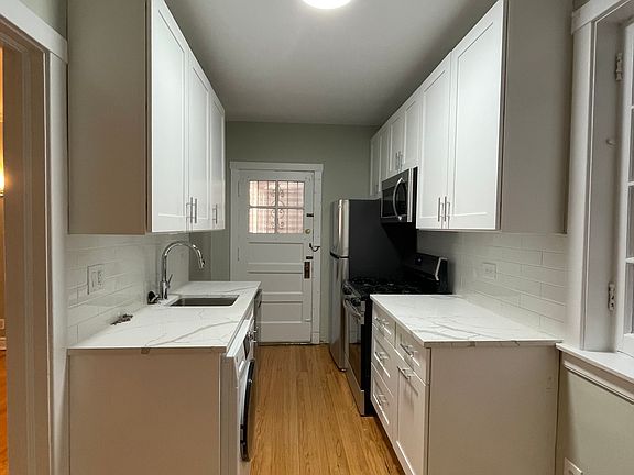 4th image of 2231 N Bissell St APT 2W