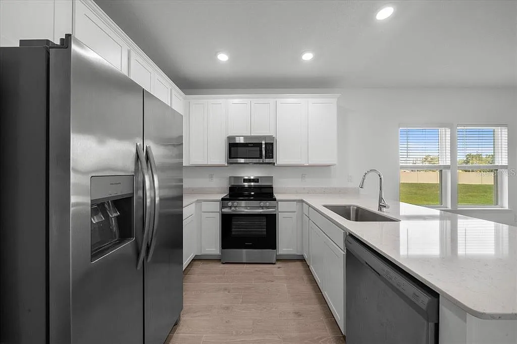 3 bed, 2.5 bath, 1828 sqft, $1,850 — Photo 3