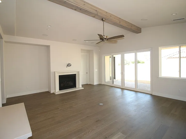 2104 Las Palmas — Photo 3
