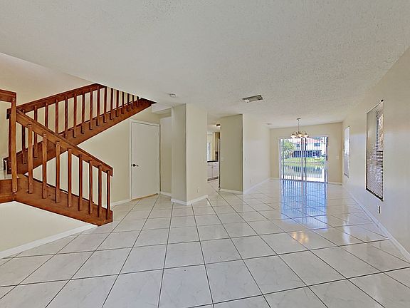5th image of 7505 Santa Monica Dr
