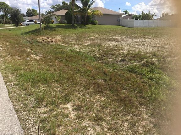 3rd image of 212 SW 19th Ter