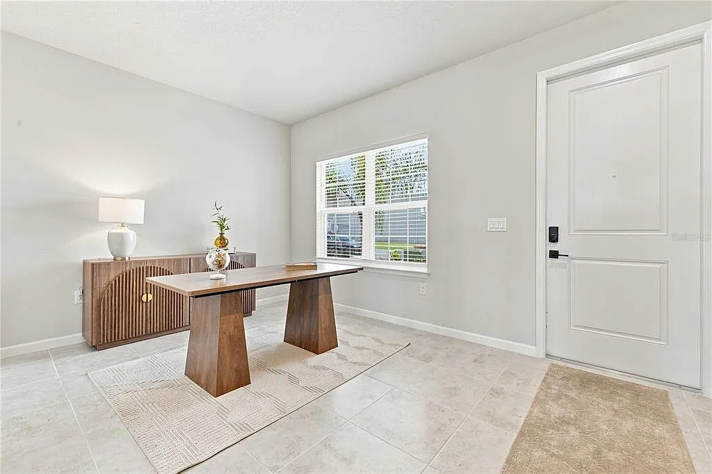 4 bed, 2.5 bath, 2409 sqft, $2,800 — Photo 2