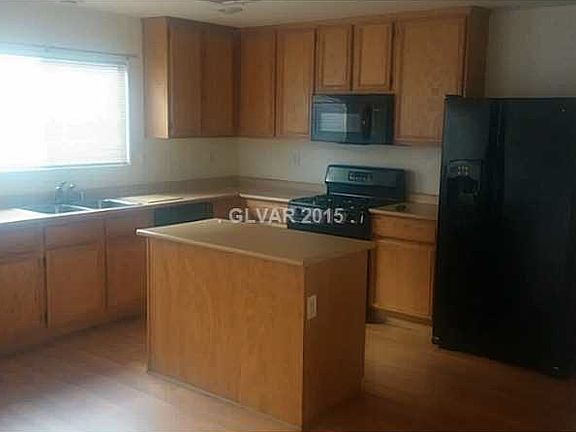 4th image of 699 Shadwell St