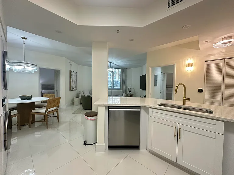 630 Sapodilla Ave #110 — Photo 7