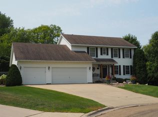421 Willow Creek Dr, Owatonna, MN 55060
