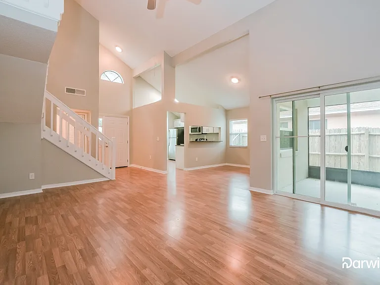 1034 Manigan Ave — Photo 6