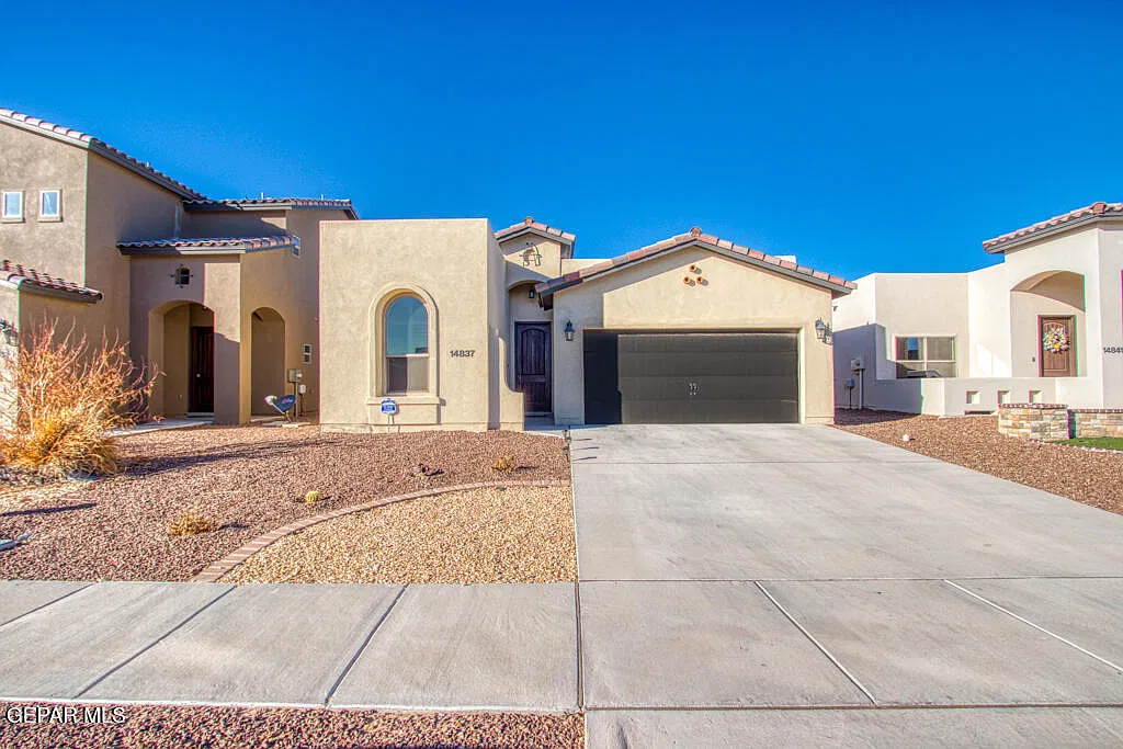 3 bed, 2.0 bath, 1449 sqft, $1,800 — Photo 2