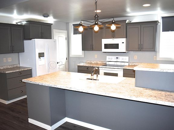 5th image of 3808 7th St E