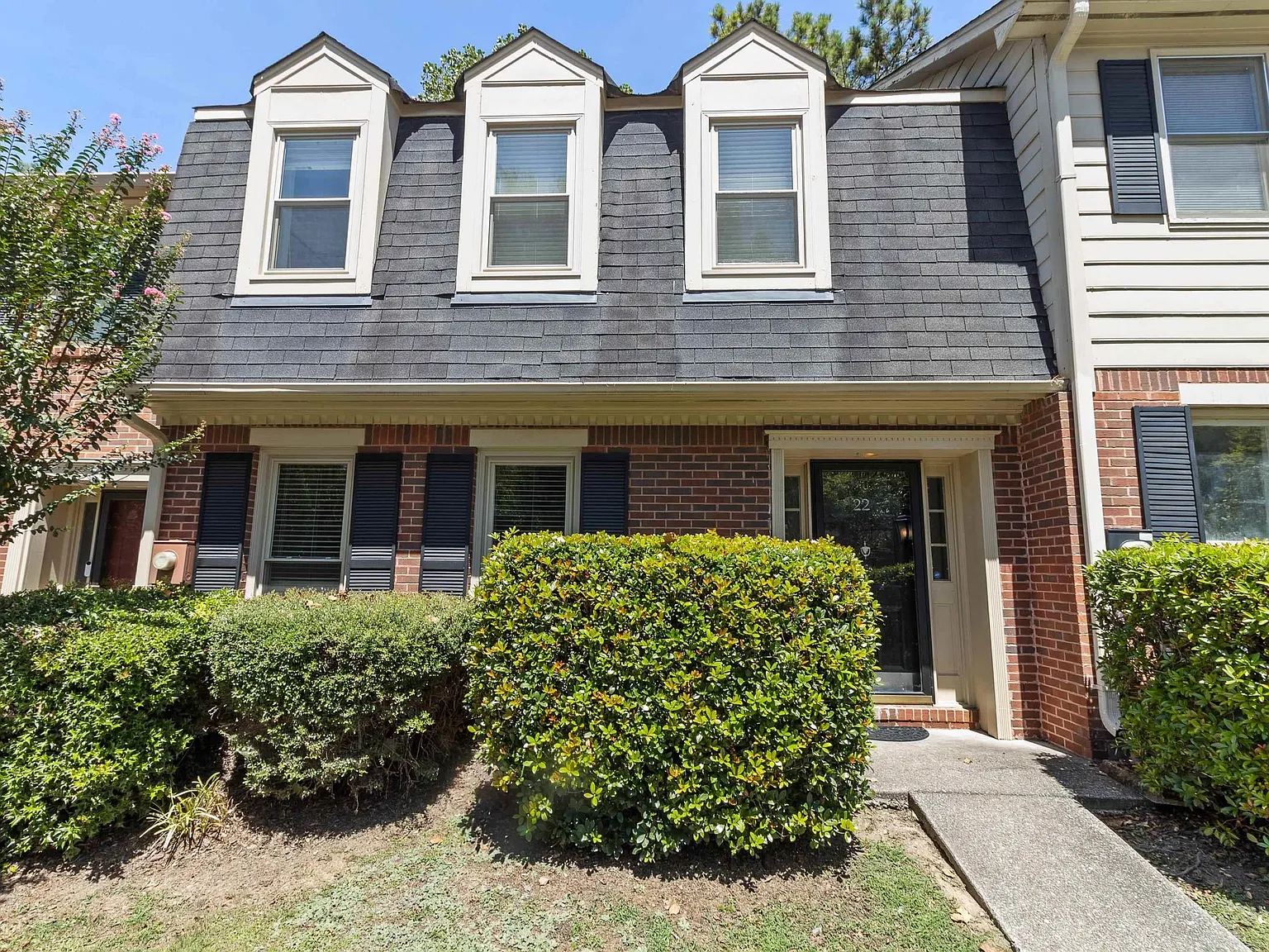 3 bed, 2.5 bath, 1670 sqft, $1,995 — Photo 3
