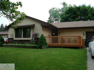 1921 Beacon Hill Dr, Lansing, MI 48906