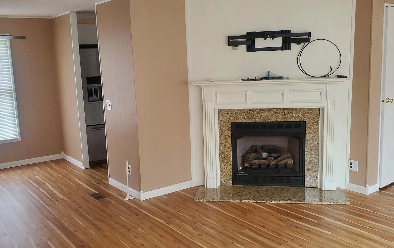 117 W Loud St — Photo 2