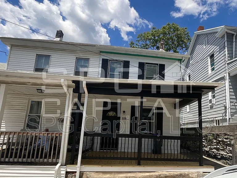 325 Lincoln St — Photo 1