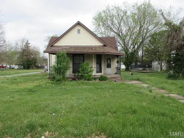 703 W Washington St, Benton, IL 62812