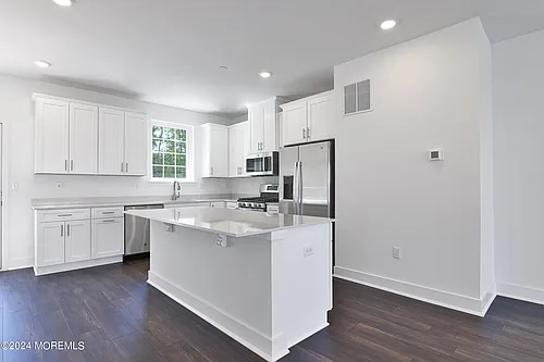 18 Crimson Dr Photo 1