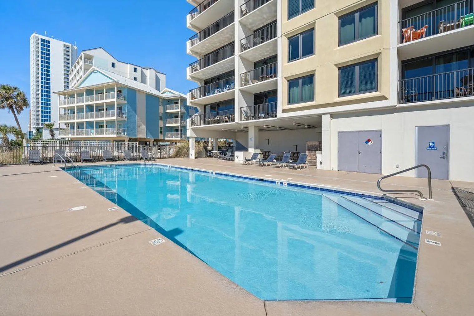 2 bed, 2.0 bath, 818 sqft, $4,023 — Photo 4