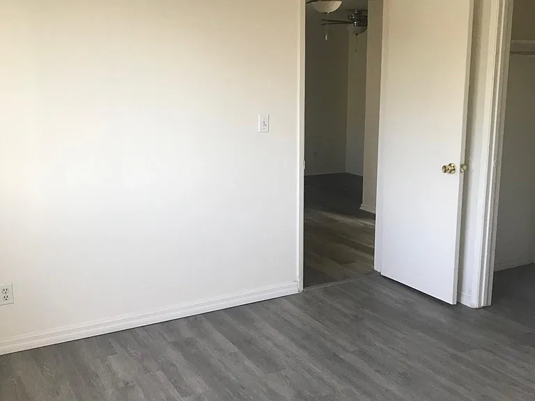 2441 S Orange Dr — Photo 15