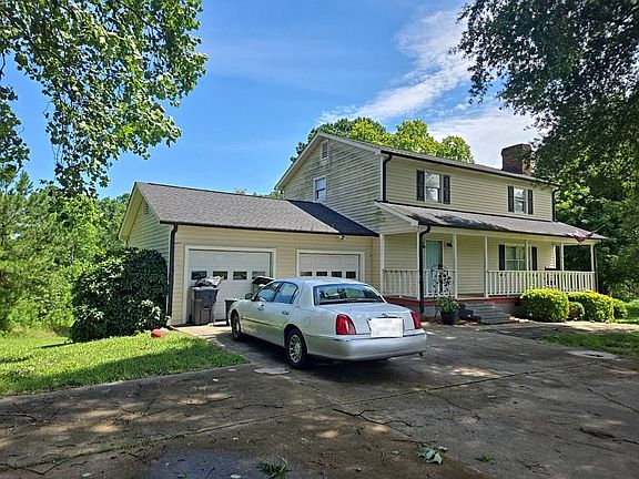 3rd image of 377 Nassau Trl