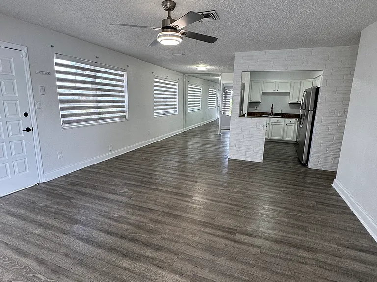 6780 Custer St — Photo 2