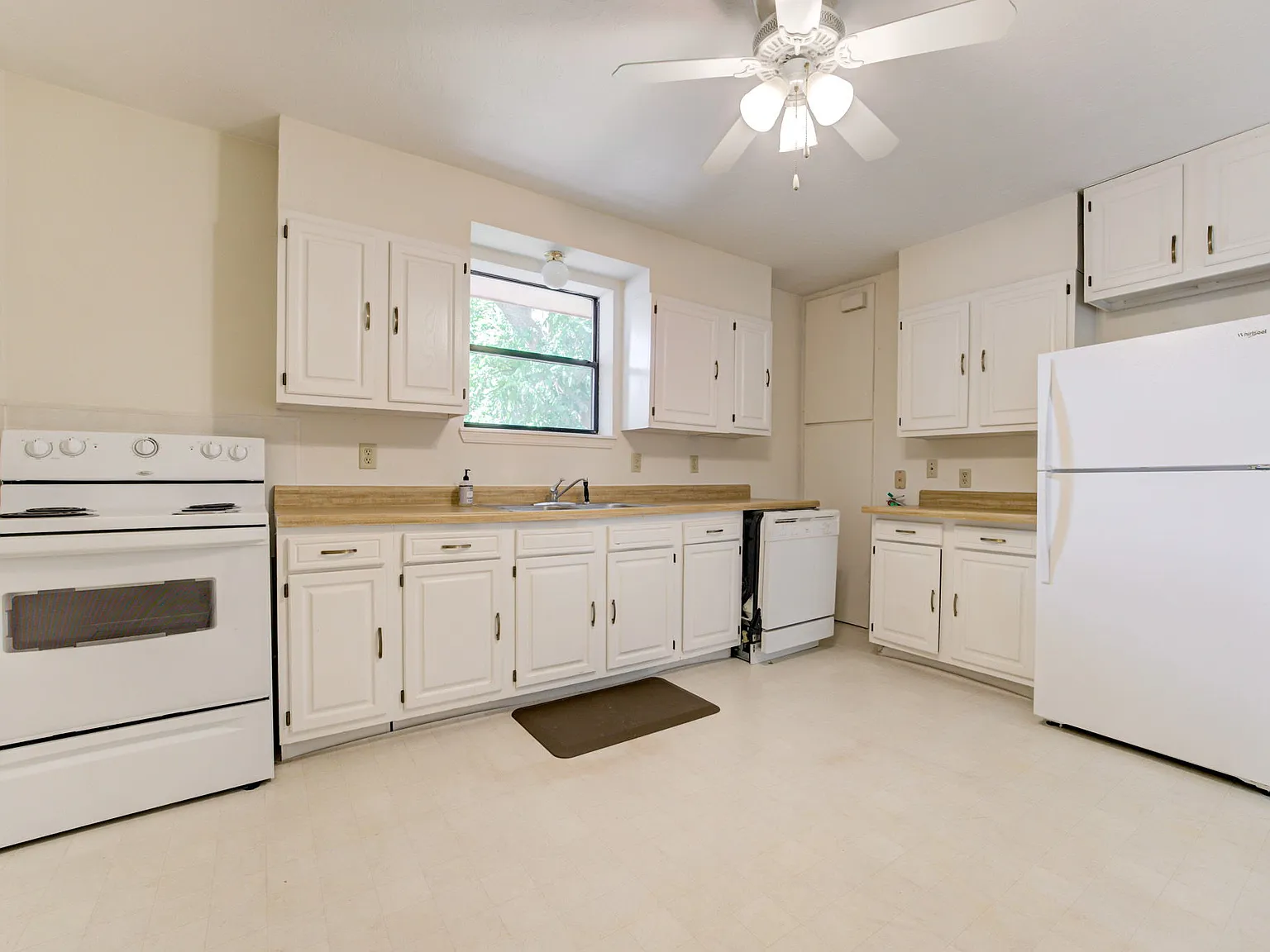 Flood Ave S - 602 (OLC) - 602 — Photo 1