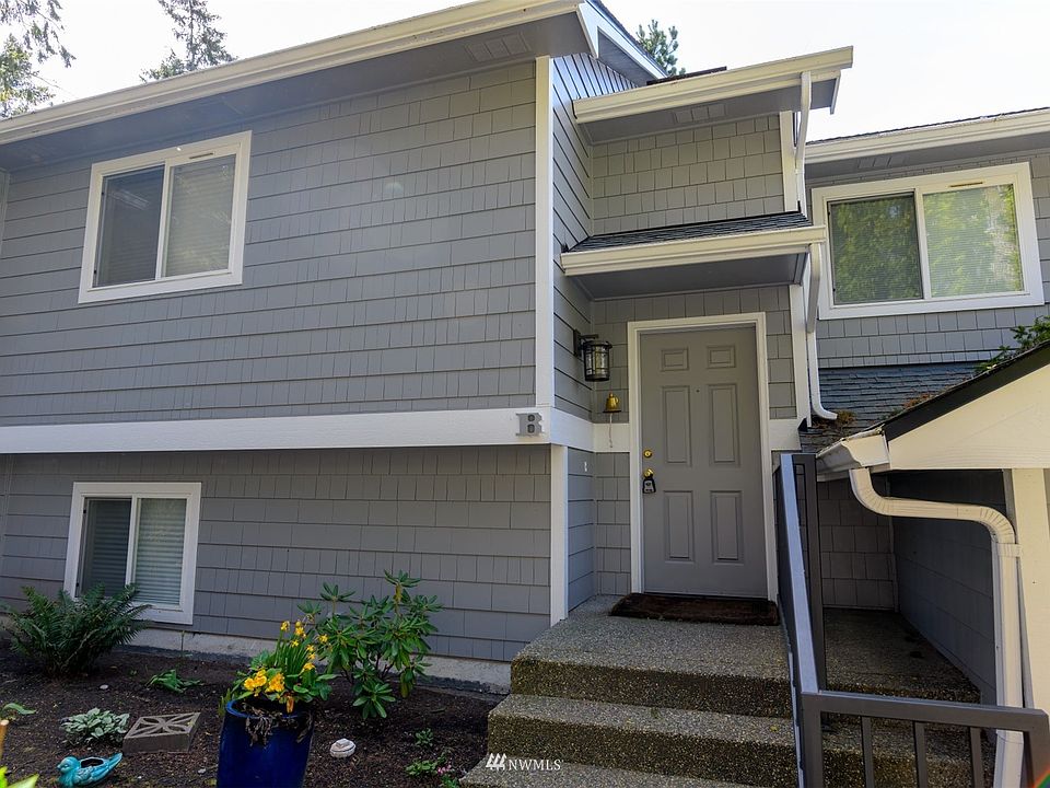Entry to townhouse>