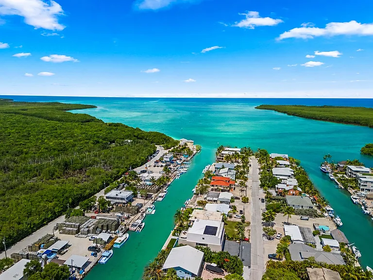 16 S Exuma Rd — Photo 3