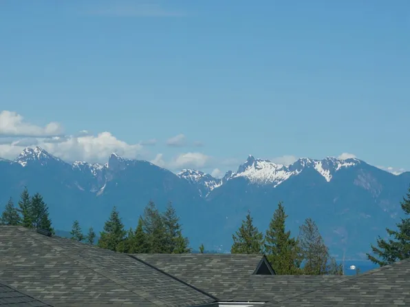 728 Gibsons Way #3, Gibsons, BC V0N 1V9
