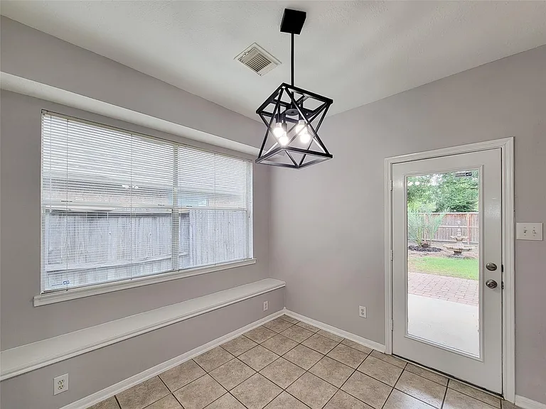 9410 Barretts Glen Ct — Photo 12