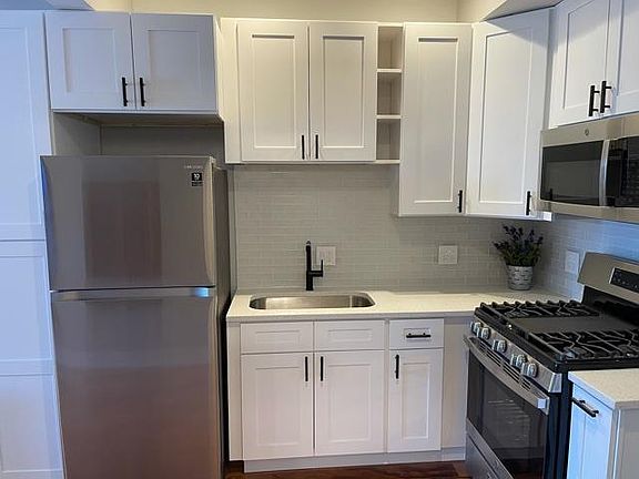 3rd image of 5252 N Western Ave #201