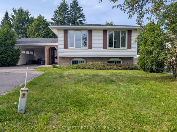 1688 Lamothe St, Sudbury, ON P3A 2K1