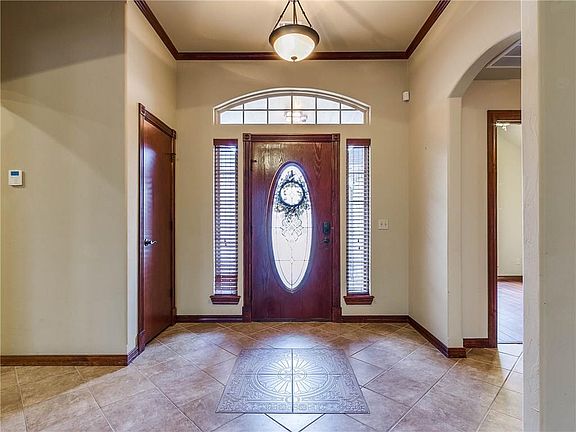 3rd image of 7609 Twin Oaks Dr