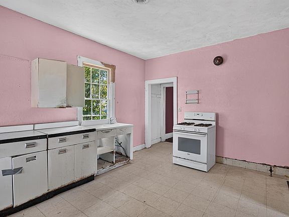 4th image of 602 2nd Ave E