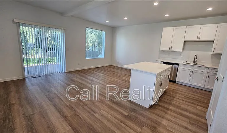3811 E 12th Ave — Photo 7