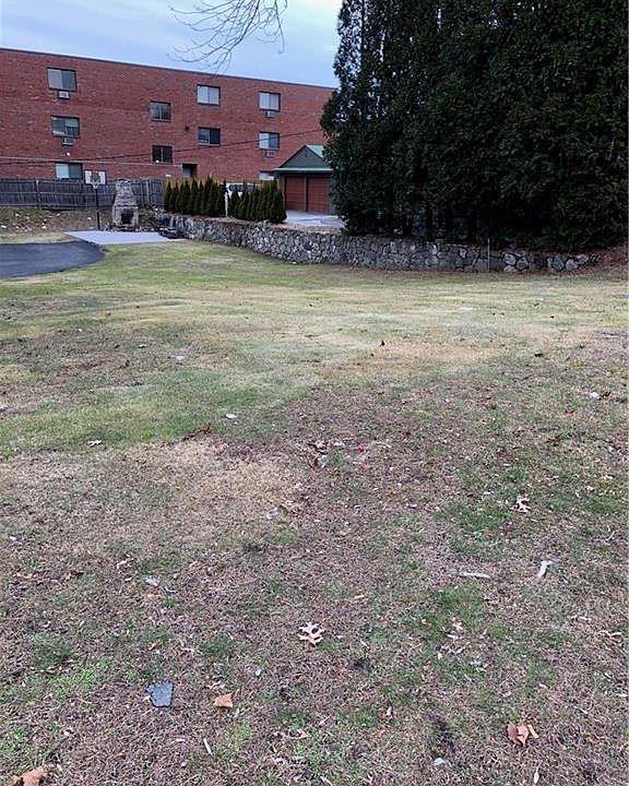 2nd image of 221 Meriden Rd