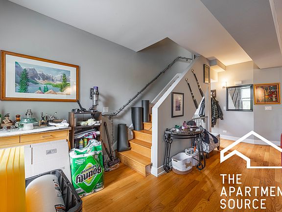 4th image of 3023 N Oakley Ave APT 2