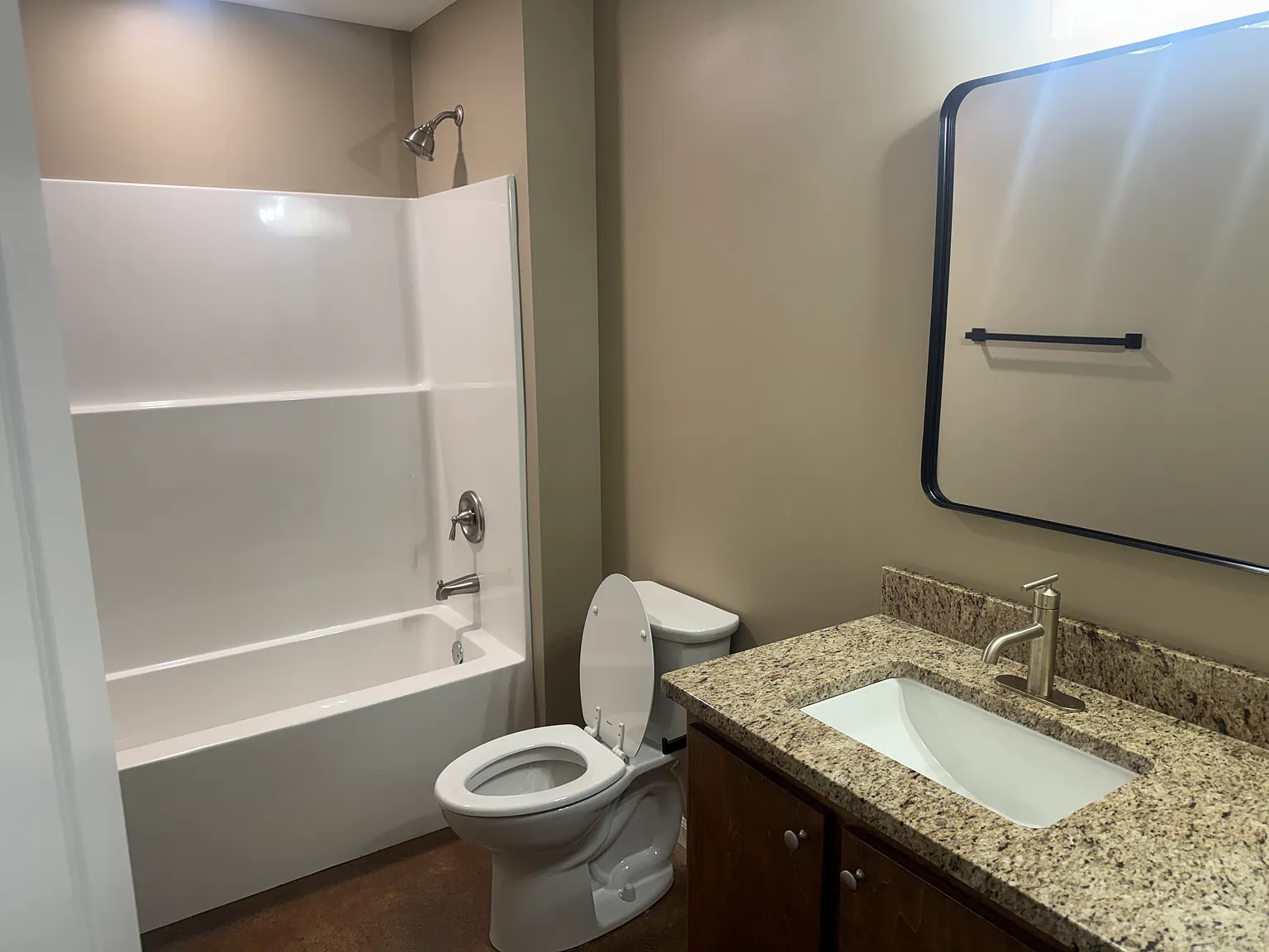 166 Oxford Cir, — Photo 4