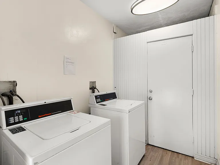 Melrose Manor Apartments - Riverside, CA — Photo 79