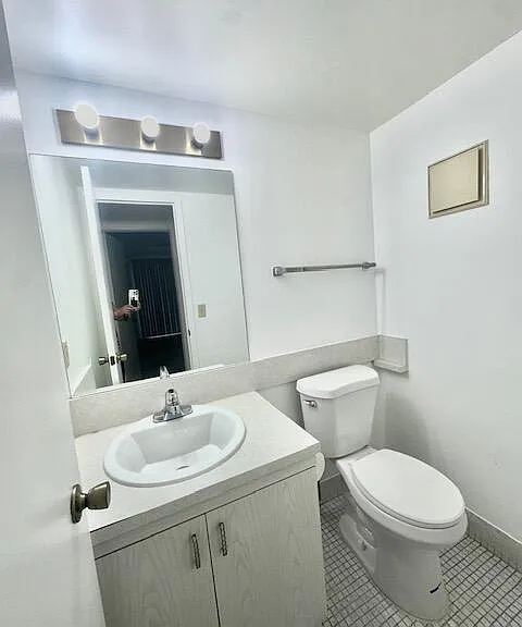 3063 Ainslie #D — Photo 11